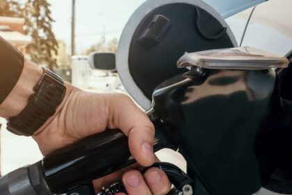 Consumo de combustíveis cai e puxa recuo de 1,5% no varejo em abril, aponta IBGE 8 ocrente 1781621409