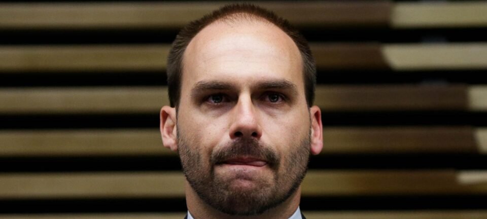 Condenação de Eduardo Bolsonaro ecoa na imprensa estrangeira e reacende discussão sobre tarifas dos EUA contra o Brasil 2 ocrente 1781695159