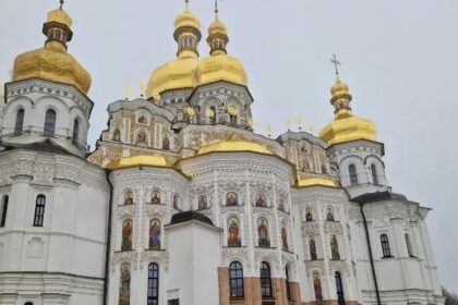 Drone russo provoca incêndio na histórica Catedral da Dormição em Kiev 2 ocrente 1781696058