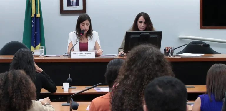 Bancada cristã trava voto de projeto que criminaliza misoginia e exige proteção à fé 2 ocrente 1781723066