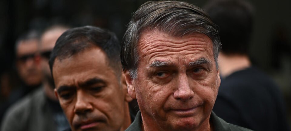 Polícia do DF investiga apreensão de pistola atribuída a Jair Bolsonaro durante blitz 2 ocrente 1781738362