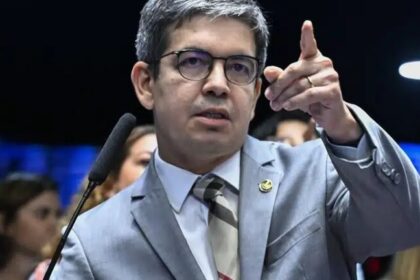 Randolfe diz que PEC que acaba com escala 6x1 deve ser votada no Senado antes do recesso 12 ocrente 1781785168