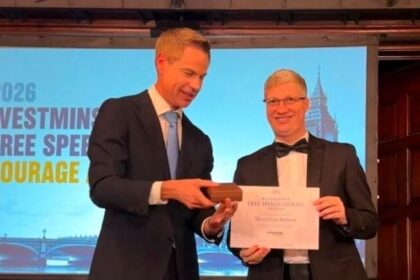 Deputado Marcel Van Hattem recebe prêmio em Londres por enfrentar censura no Brasil 6 ocrente 1781820251