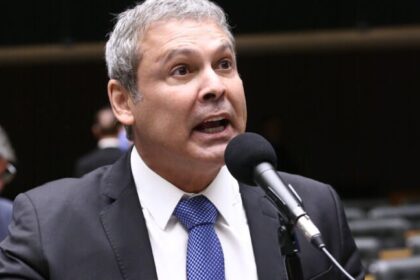 Lindbergh Farias solicita ao STF revogação da prisão domiciliar de Bolsonaro após arma ser apreendida 12 ocrente 1781895877