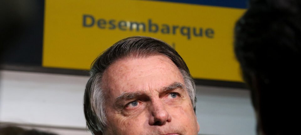 Moraes determina interrogatório de Bolsonaro sobre pistola apreendida em blitz 2 ocrente 1781912055