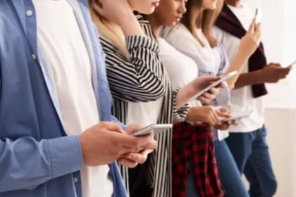 Aliança Evangélica vê limites em proibição britânica que afasta menores de 16 anos das redes sociais 4 ocrente 1782164973