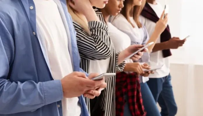 Aliança Evangélica vê limites em proibição britânica que afasta menores de 16 anos das redes sociais 2 ocrente 1782164973