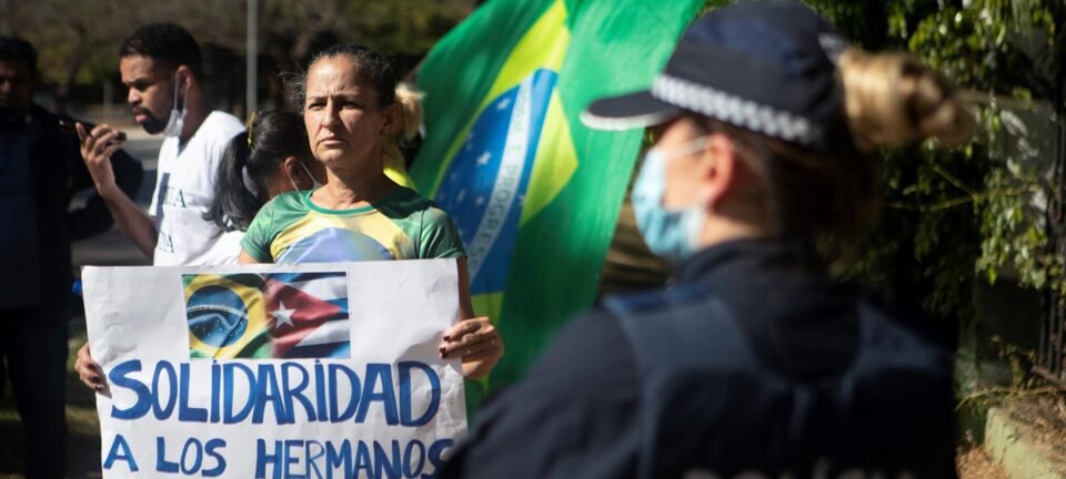Cubanos ultrapassam venezuelanos e lideram pedidos de refúgio no Brasil 2 ocrente 1782166768