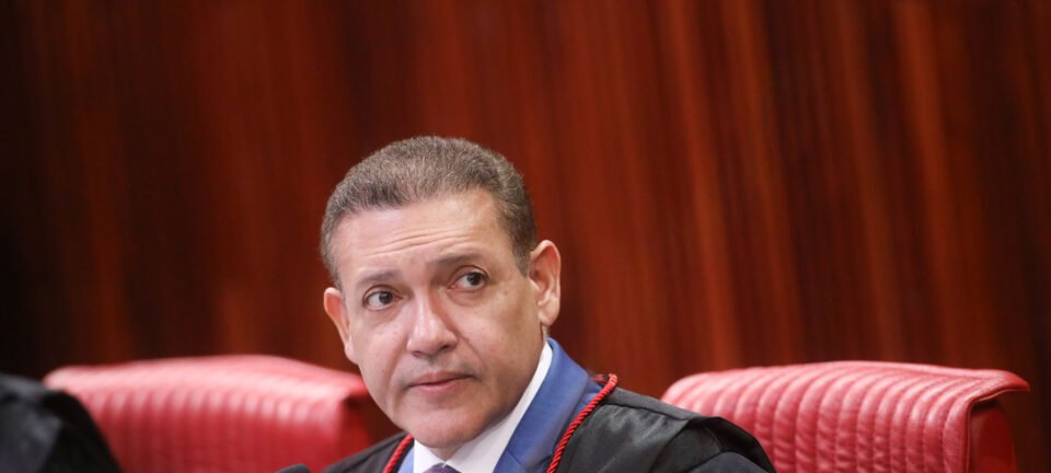 PGE contesta liminar e pede liberação de pesquisa que citou Flávio Bolsonaro e Vorcaro 2 ocrente 1782191953