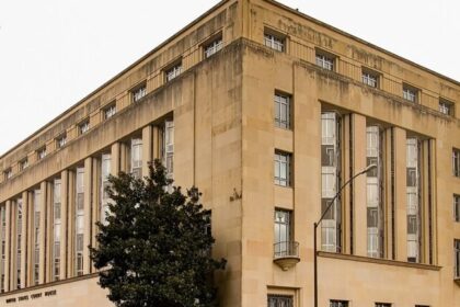 Oito réus ligados ao Antifa recebem até 100 anos de prisão por ataque a centro do ICE no Texas 6 ocrente 1782245976