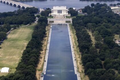 Espelho d’água recém-reformado em Washington volta a ficar verde e vira dor de cabeça para Trump 14 ocrente 1782264877