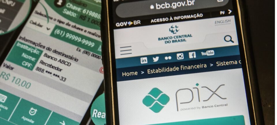 Professora aciona Justiça e cobra R$ 1 milhão ao afirmar ser autora do Pix 2 ocrente 1782306270