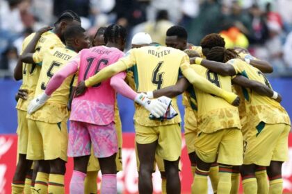 Jogadores de Gana ajoelham e oram após empate com Inglaterra na Copa 6 ocrente 1782327856