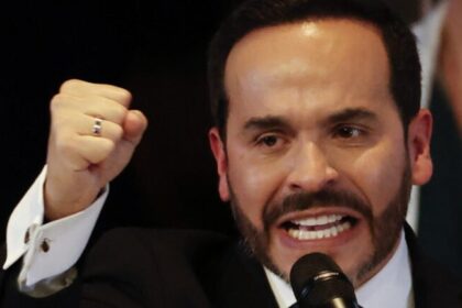Espriella recebe credencial presidencial e fixa prazo de 30 dias para rendição de grupos armados 20 ocrente 1782411562
