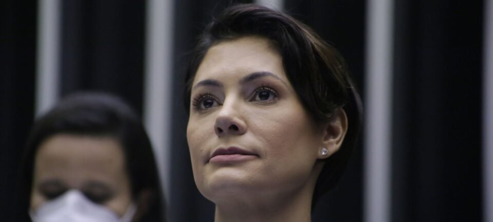 Reconciliação com Michelle pode ser trunfo para Flávio Bolsonaro atrair evangélicos e mulheres 2 ocrente 1782421483