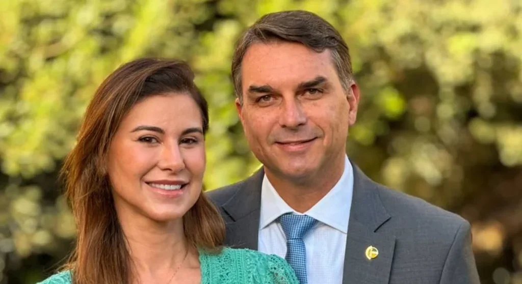 Esposa de Flávio Bolsonaro defende senador após relato de desentendimento com Michelle 2 ocrente 1782427785