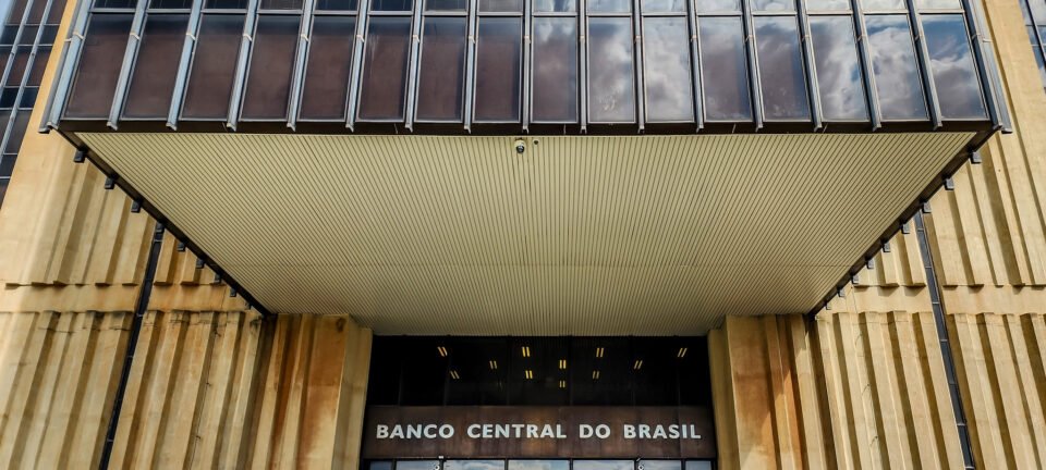 Déficit externo recua para US$ 3,2 bi em maio, mas mercado financeiro registra fuga de US$ 5,2 bi 2 ocrente 1782478154
