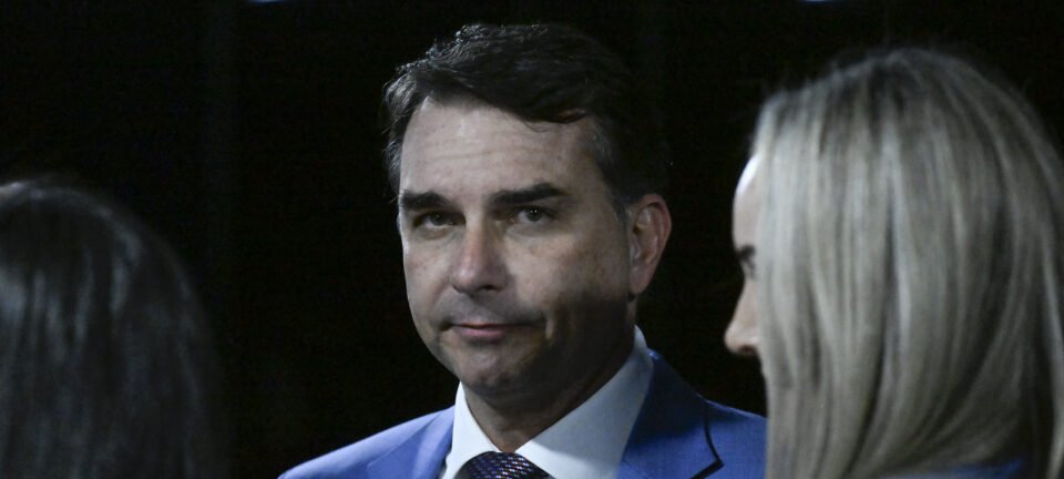 PF afirma que Flávio Bolsonaro caluniou Lula ao ligá-lo a tráfico internacional 2 ocrente 1782515048