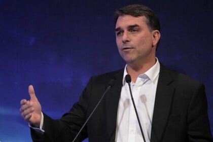 Flávio Bolsonaro leva ao STF queixa-crime contra André Janones por injúria 20 ocrente 1782542989