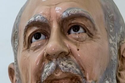 Estátua de Padre Pio exibe lágrima avermelhada e desperta apuração do Vaticano 10 ocrente 1782560950