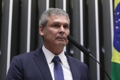 Lindbergh Farias recorre ao STF contra mudança de relator em investigação sobre filme de Bolsonaro 10 ocrente 1782586153