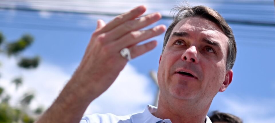 Flávio Bolsonaro afirma que Brasil “inveja” vizinhos que elegeram governos de direita 2 ocrente 1782732088