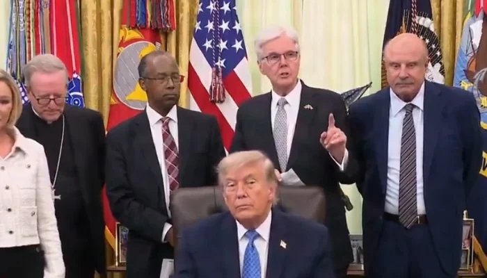 Comissão da Casa Branca aponta avanço de ataques à fé e entrega relatório de 200 páginas a Trump 2 ocrente 1782740980