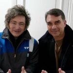 Milei posa com Flávio Bolsonaro e diz que “onda azul” chegará ao Brasil 4 ocrente 1782754447