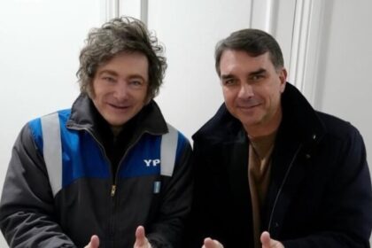 Milei posa com Flávio Bolsonaro e diz que “onda azul” chegará ao Brasil 14 ocrente 1782754447