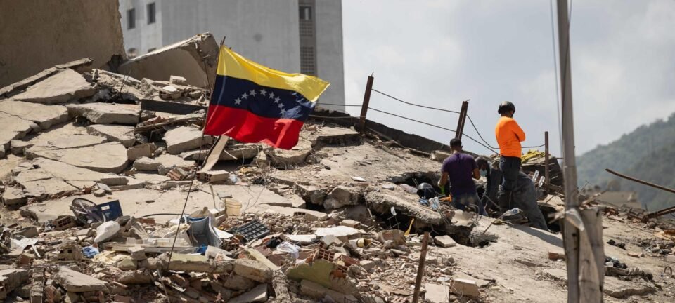 Moradores de La Guaira cobram militares por ausência em buscas após terremotos 2 ocrente 1782758053