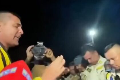 Bombeiros venezuelanos se reúnem em oração após 40 horas de buscas por vítimas de terremotos 20 ocrente 1782824682