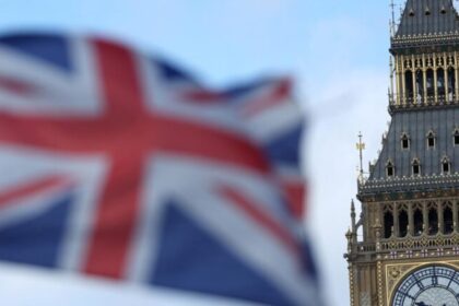 Governo britânico propõe cobrar até £10 mil de solicitantes de asilo que passem a trabalhar 8 ocrente 1782873249