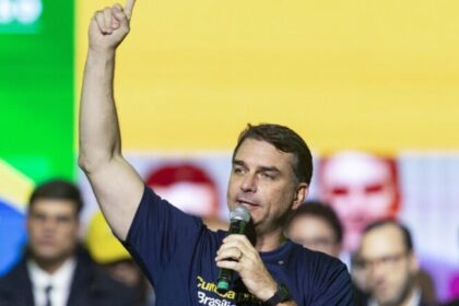Flávio Bolsonaro reage a crises, diminui distância para Lula e segue forte na disputa de 2026 20 ocrente 1782879546
