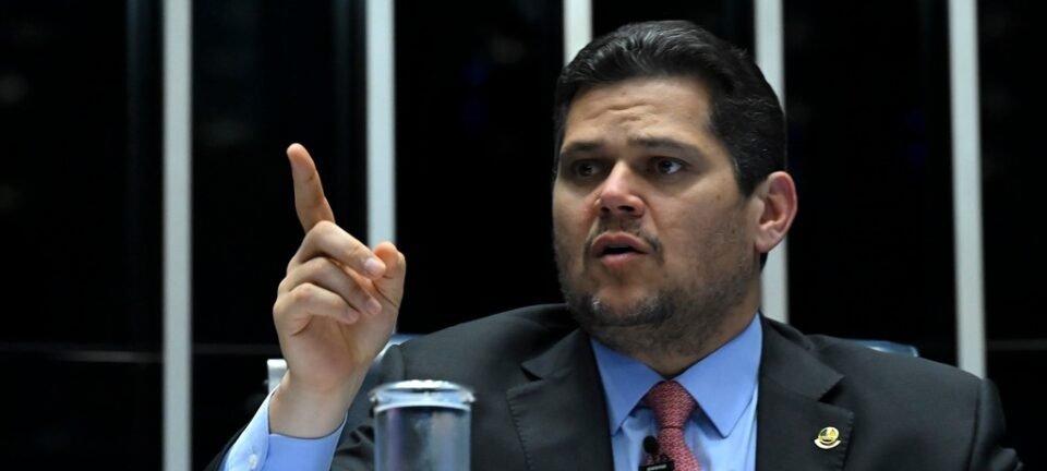 Sindicatos cobram Alcolumbre para acelerar votação da PEC que extingue escala 6x1 2 ocrente 1782913810