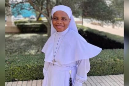 Freira é algemada pelo ICE a caminho da missa no Texas e causa reação política e religiosa 6 ocrente 1782981258