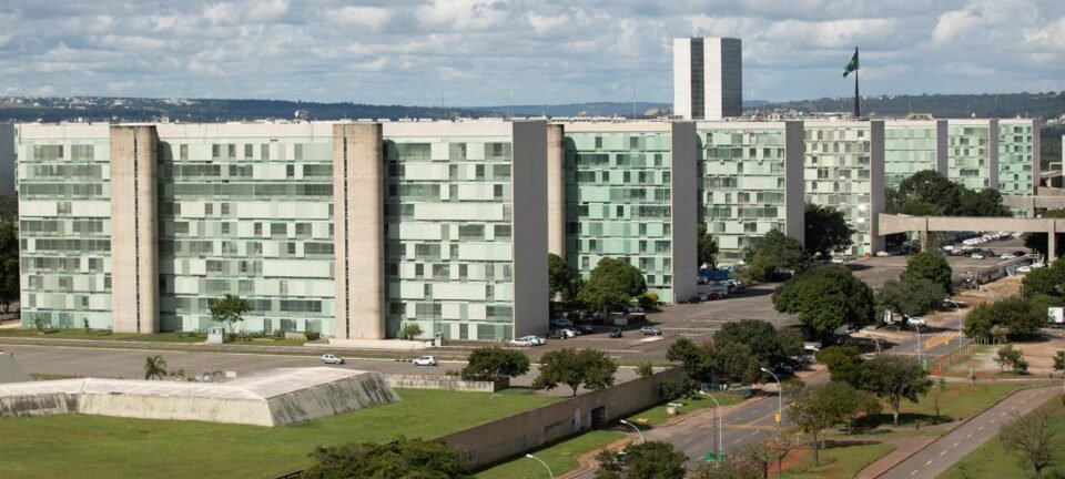 Cartórios e carreiras públicas concentram os maiores patrimônios declarados no IRPF 2026 2 ocrente 1783045154
