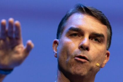 Flávio Bolsonaro pede à Casa Branca suspensão de tarifas e defende Pix como “infraestrutura soberana” 18 ocrente 1783058652