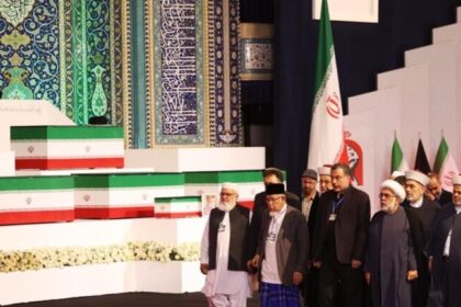 Teerã dá início a megafuneral de Ali Khamenei quatro meses após sua morte 6 ocrente 1783088358