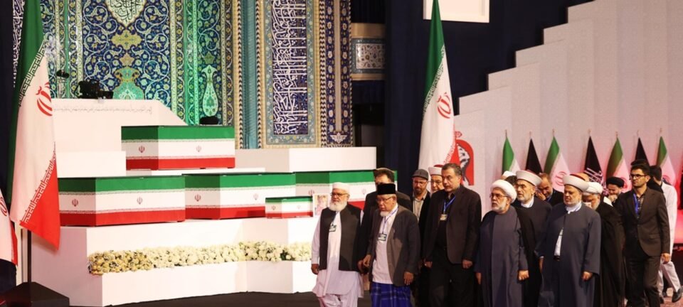 Teerã dá início a megafuneral de Ali Khamenei quatro meses após sua morte 2 ocrente 1783088358