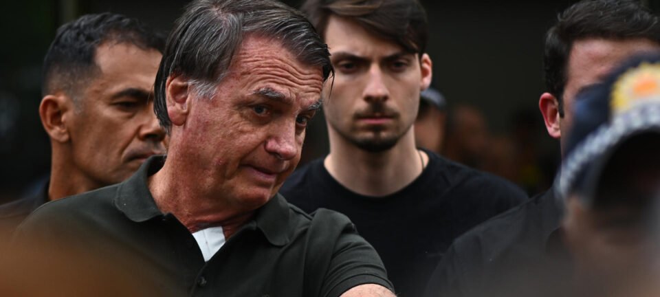 Oito armas de Bolsonaro estão em batalhão do Exército; outras duas já foram apreendidas pela PF, diz defesa 2 ocrente 1783122554