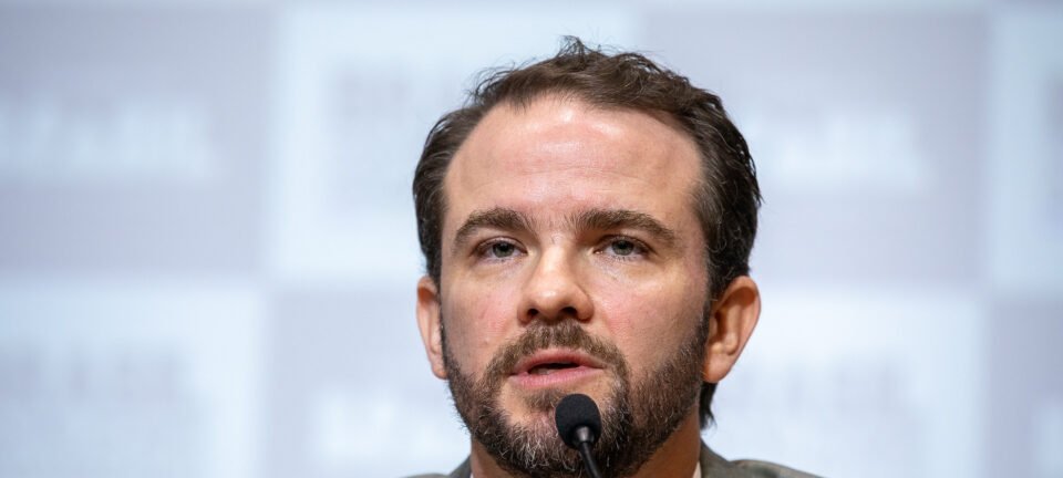 Durigan afirma que Fazenda é “menos culpada” pelos juros altos e projeta superávit a partir de 2027 2 ocrente 1783200856