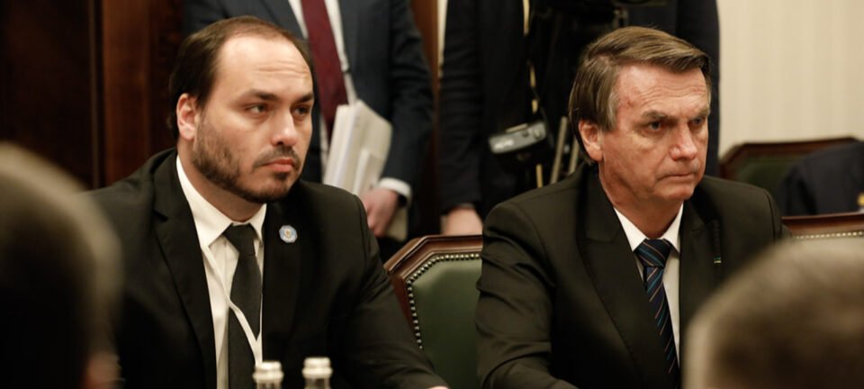 Carlos Bolsonaro diz que ex-presidente acompanha disputa familiar mesmo em prisão domiciliar 2 ocrente 1783210753