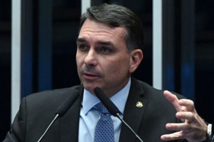 Flávio Bolsonaro desembarca nos EUA para pedir trégua em tarifa extra de 25% contra o Brasil 12 ocrente 1783269268