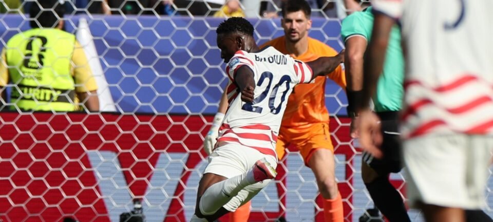 FIFA revoga cartão vermelho de Balogun e oposição acusa Donald Trump de interferência 2 ocrente 1783336750