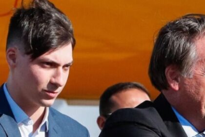 Jair Renan Bolsonaro adota nome do pai e lança pré-candidatura a deputado federal por Santa Catarina 14 ocrente 1783343108