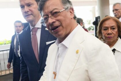 Petro volta a acusar fraude e contesta vitória de Abelardo de la Espriella na Colômbia 6 ocrente 1783391667