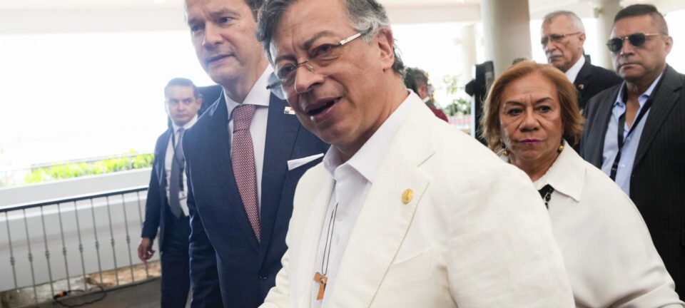Petro volta a acusar fraude e contesta vitória de Abelardo de la Espriella na Colômbia 2 ocrente 1783391667
