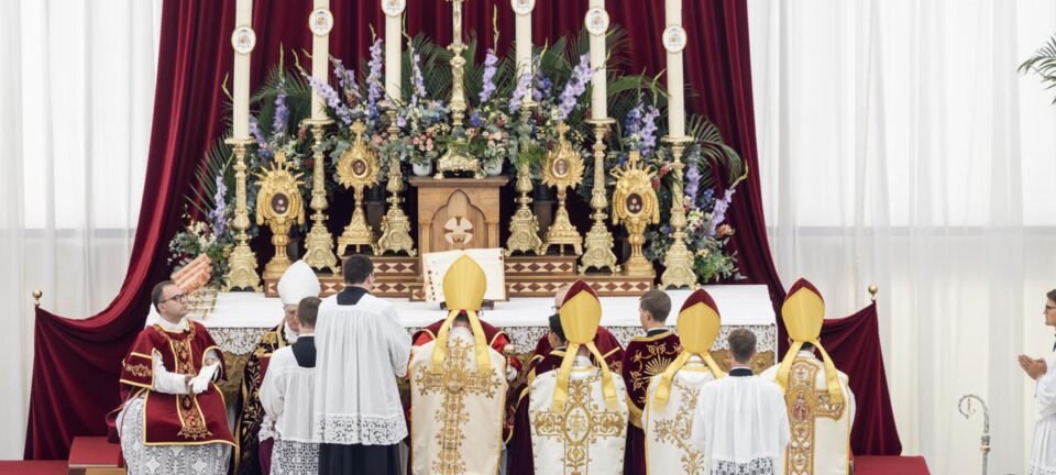 Bispos Alfonso de Galarreta e Bernard Fellay são excomungados pela segunda vez após novas consagrações sem aval papal 2 ocrente 1783431284