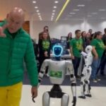 Luciano Hang apresenta robôs e brinca com jornada de trabalho: “Aqui é 7 x 0” 4 ocrente 1783439361
