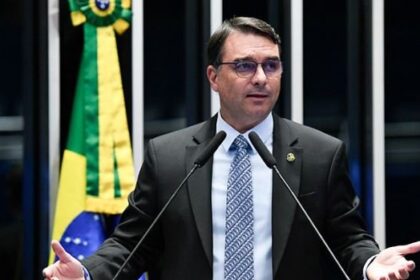 Flávio Bolsonaro pede aos EUA que evitem nova tarifa de 25% sobre produtos brasileiros 20 ocrente 1783454675